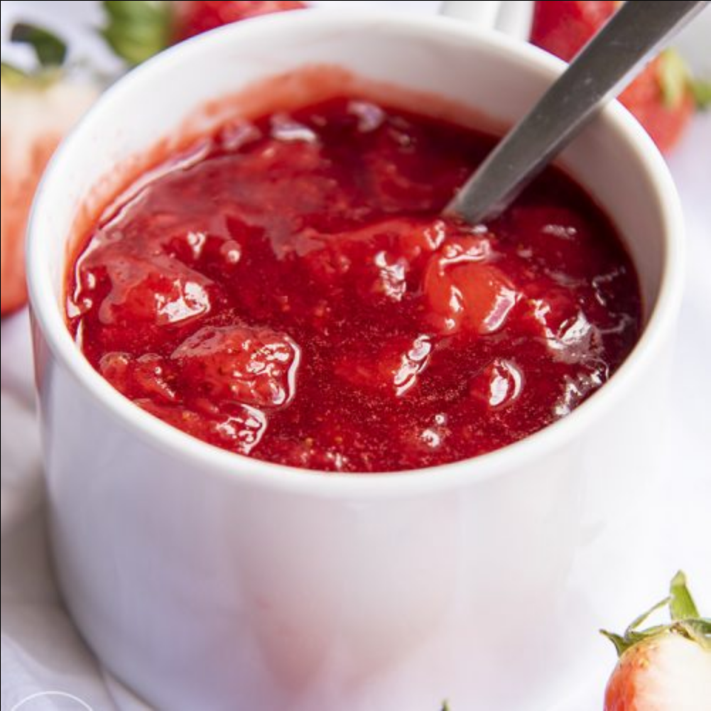 "Delicious Homemade Strawberry Sauce: Freshness in Every Spoonful"