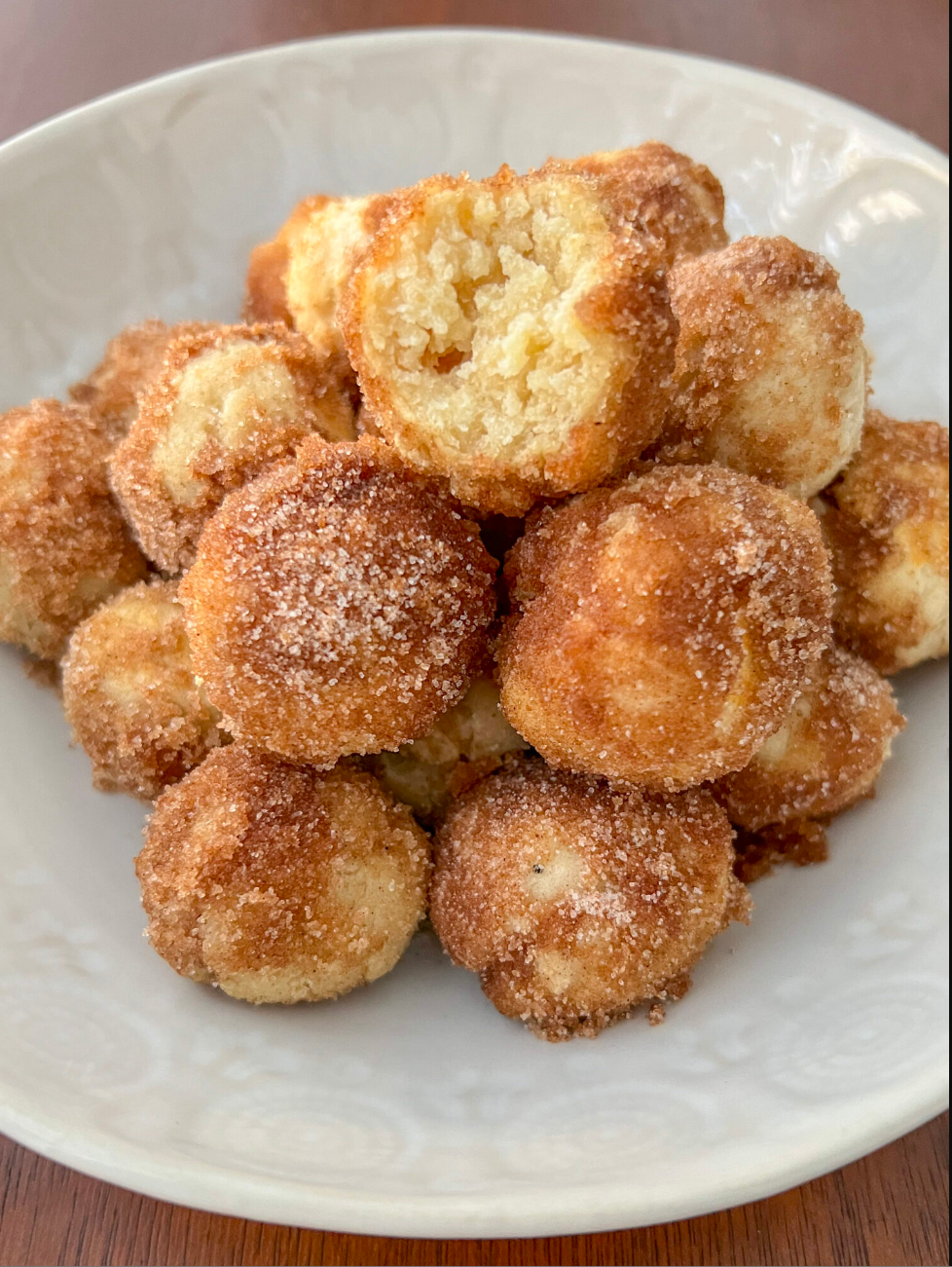 "Irresistible Cinnamon Sugar Donuts: A Quick Homemade Treat"