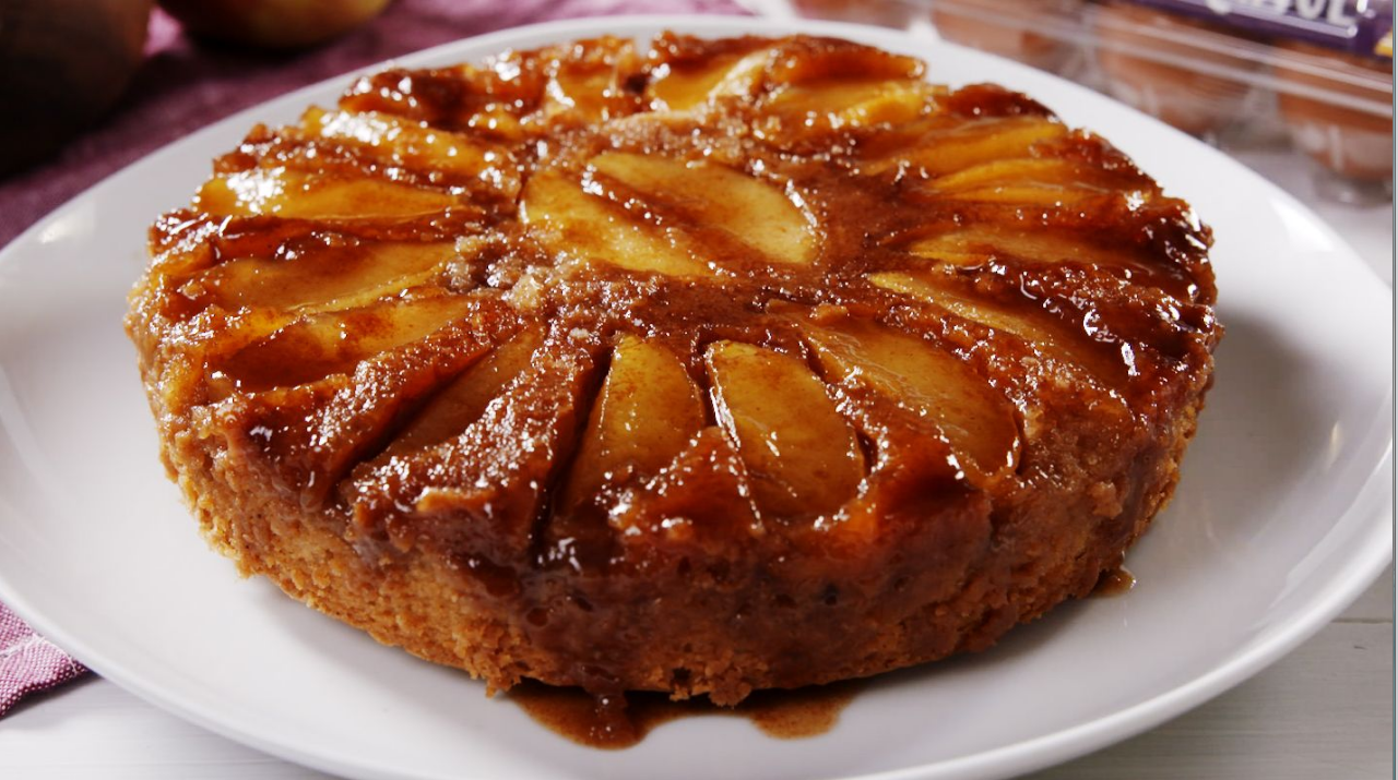 Upside-Down Spiced Apple Cake - A Visual Treat for Your Taste Buds