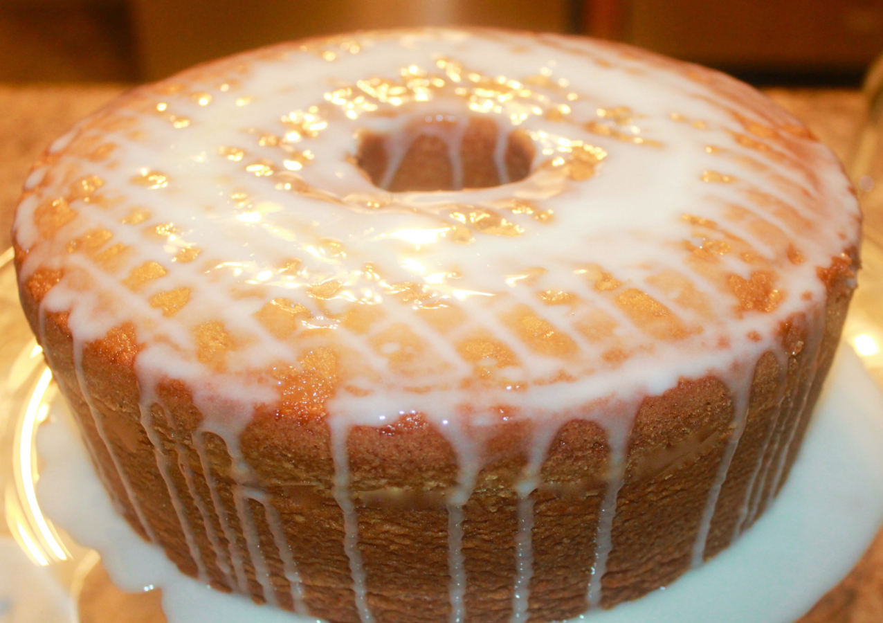 7 Up Pound Cake with a dusting of powdered sugar