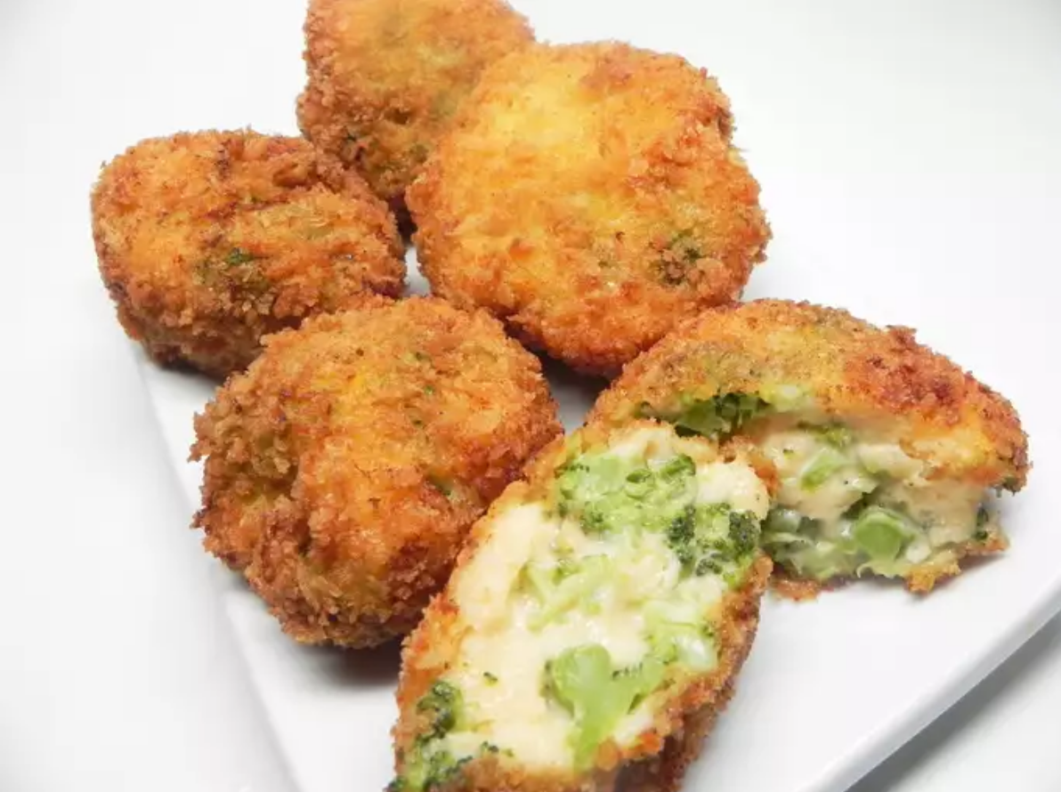 Broccoli Cheese Balls – Golden and crispy bites with a gooey, cheesy center, perfect for snacking or entertaining.