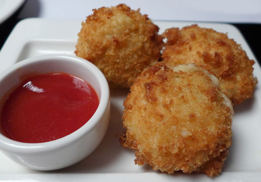 EASY FRIED CHEESE BITES recipestasteful